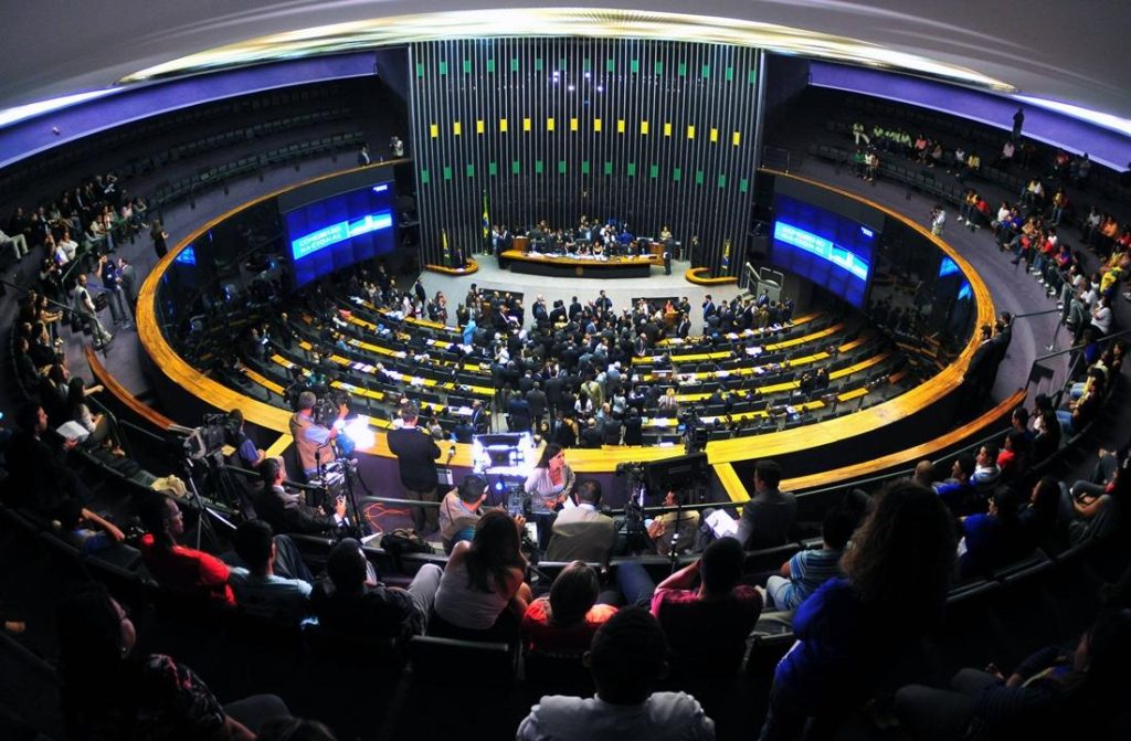 comissao-especial-da-camara-preve-votar-o-fim-da-escala-61-ainda-em-maio