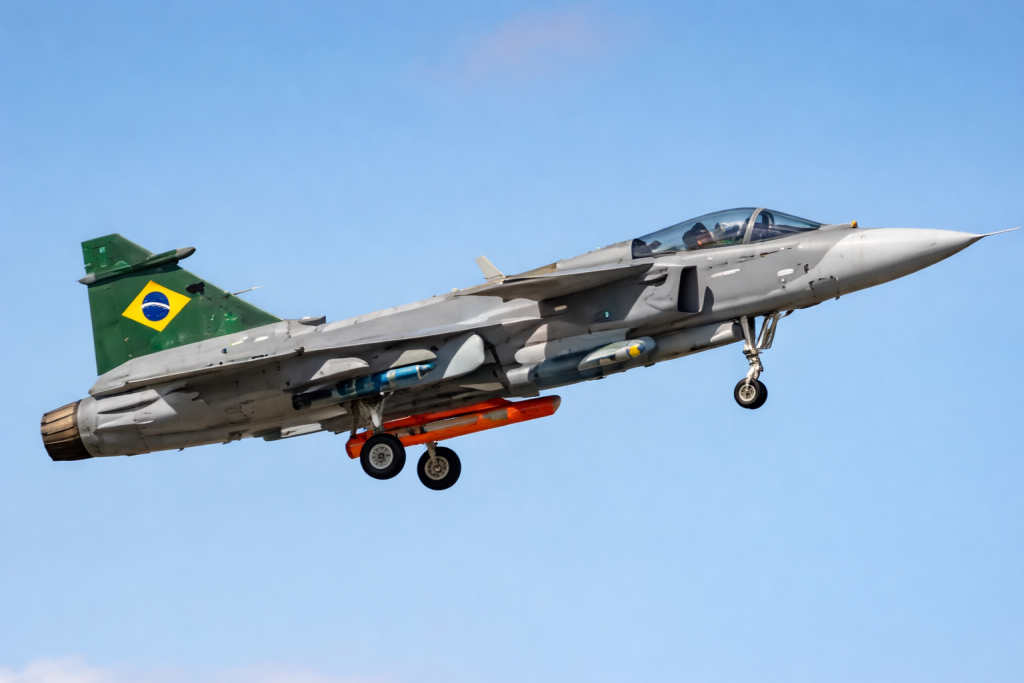 Embraer apresenta primeiro caça Gripen produzido no Brasil em evento no interior de SP embraer-apresenta-primeiro-caca-gripen-produzido-no-brasil-em-evento-no-interior-de-sp