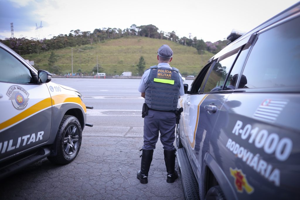 dupla-e-presa-por-roubo-de-32-toneladas-de-mdf-avaliadas-em-r$-106-mil-na-grande-sao-paulo