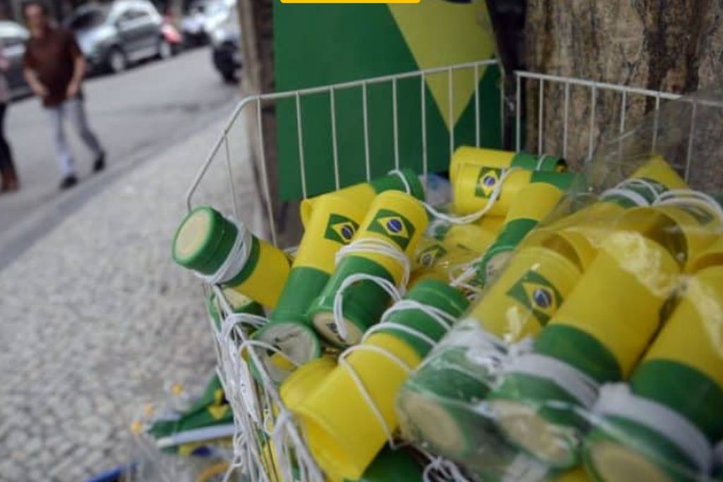 Procon-SP alerta para golpes em compras de produtos da Copa procon-sp-alerta-para-golpes-em-compras-de-produtos-da-copa