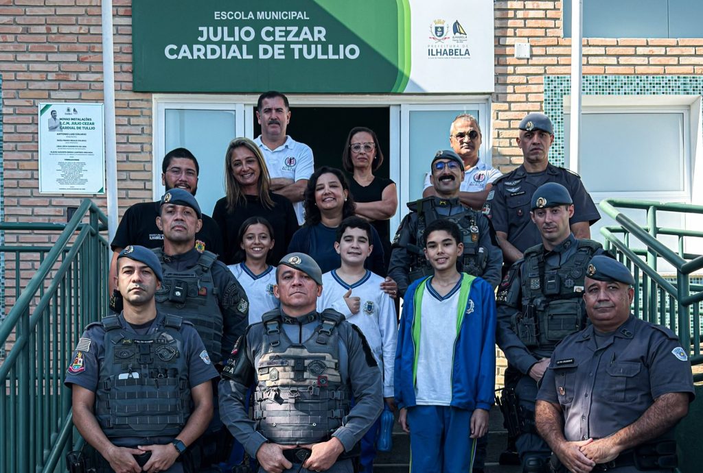 FORÇA TÁTICA APROXIMA JOVENS DA REALIDADE POLICIAL EM ATIVIDADE NAS ESCOLAS CÍVICO-MILITARES DE ILHABELA forca-tatica-aproxima-jovens-da-realidade-policial-em-atividade-nas-escolas-civico-militares-de-ilhabela