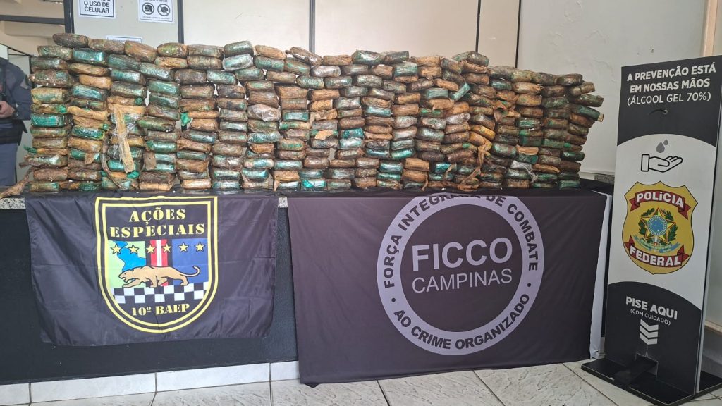 POLÍCIA MILITAR ENCONTRA 245 TIJOLOS DE PASTA-BASE DE COCAÍNA ESCONDIDOS EM COLCHÕES policia-militar-encontra-245-tijolos-de-pasta-base-de-cocaina-escondidos-em-colchoes